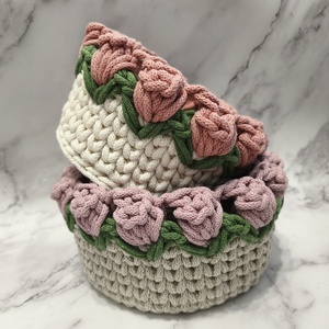 Horgolt tulipános kosárka - otthon & életmód - tárolás & rendszerezés - tárolókosár - Meska.hu