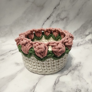 Horgolt tulipános kosárka, Otthon & Életmód, Tárolás & Rendszerezés, Tárolókosár, Horgolás, MESKA