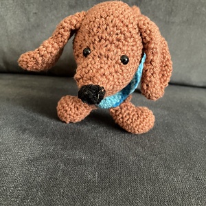 Horgolt tacskó - játék & sport - plüssállat & játékfigura - kutya - Meska.hu