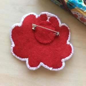 Hímzett magyar piros-lila kitűző - ékszer - kitűző és bross - Meska.hu