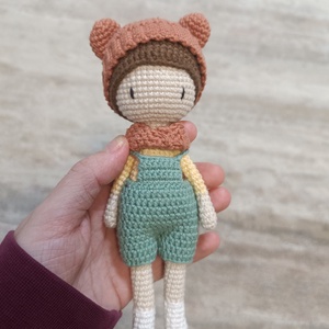 Horgolt fiú baba, levehető nadrág és sapkával , Játék & Sport, Plüssállat & Játékfigura, Ember, Horgolás, MESKA