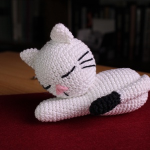 Sziszi, az alvó cica amigurumi antiallergén - játék & sport - 3 éves kor alattiaknak - alvóka & rongyi - Meska.hu