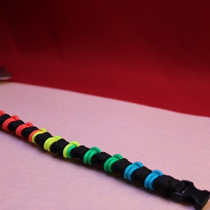 Half Hitch színes paracord túlélő karkötő - ékszer - karkötő - fonott karkötő - Meska.hu