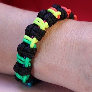 Half Hitch színes paracord túlélő karkötő, Ékszer, Karkötő, Fonott karkötő, Ékszerkészítés, MESKA