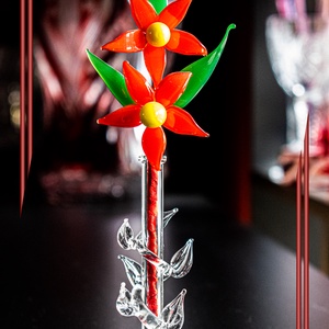 Üveg virág piros szirmokkal - otthon & életmód - dekoráció - asztal és polc dekoráció - díszüveg - Meska.hu