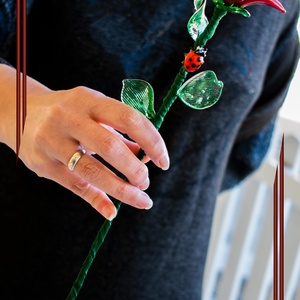 Üveg rózsa - közép piros opál - otthon & életmód - dekoráció - asztal és polc dekoráció - díszüveg - Meska.hu