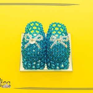 Gyöngy babacipő - baba - mama - babaszoba dekoráció - babanév dekoráció - Meska.hu