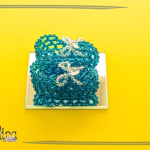 Gyöngy babacipő - baba - mama - babaszoba dekoráció - babanév dekoráció - Meska.hu