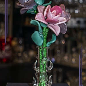 Üveg rózsa vázában - lila rózsaszín kombináció - otthon & életmód - dekoráció - asztal és polc dekoráció - díszüveg - Meska.hu