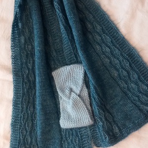 Kézzel kötött bolyhos  sál és fülmelegítő - ruha & divat - sál, sapka, kendő - fejpánt - Meska.hu