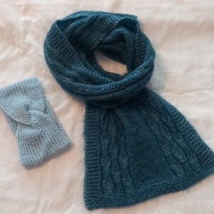 Kézzel kötött bolyhos  sál és fülmelegítő - ruha & divat - sál, sapka, kendő - fejpánt - Meska.hu