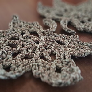 Horgolt őszi asztaldísz - otthon & életmód - dekoráció - asztal és polc dekoráció - horgolt & csipketerítő - Meska.hu