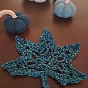 Horgolt őszi asztaldísz - otthon & életmód - dekoráció - asztal és polc dekoráció - horgolt & csipketerítő - Meska.hu