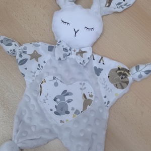 Halvány szürke szundinyuszi  - Meska.hu