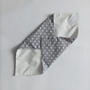 Újraszalvéta, szendvics csomagoló, vilgos szürke alapon fehér pöttyös - táska & tok - uzsonna- & ebéd tartó - szendvics csomagoló - Meska.hu