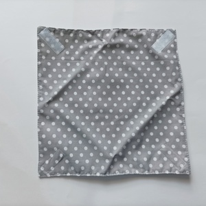 Újraszalvéta, szendvics csomagoló, vilgos szürke alapon fehér pöttyös - táska & tok - uzsonna- & ebéd tartó - szendvics csomagoló - Meska.hu