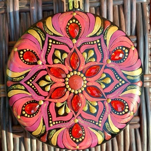 Kézzel festett, egyedi karácsonyfadísz mandala mintával pirosas-bordós-lilás színben 1 db, Otthon & Életmód, Dekoráció, Spiritualitás, Mandala, Festészet, Festett tárgyak, MESKA