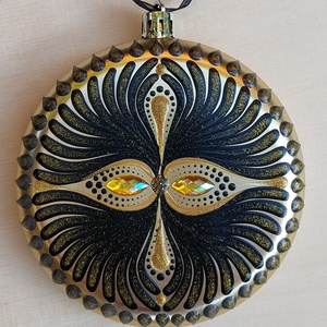 Kézzel festett, egyedi karácsonyfadísz mandala mintával, arany-fekete  színben  1 db - otthon & életmód - dekoráció - spiritualitás - mandala - Meska.hu Kézzel festett, egyedi karácsonyfadísz mandala mintával, arany-fekete  színben  1 db - otthon & életmód - dekoráció - spiritualitás - mandala - Meska.hu