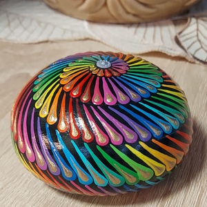 8 cm-es Spirál szivárványos mandalakő - Meska.hu