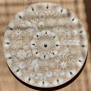 45 cm-es fehéres-bézses virágos-leveles mandala, Otthon & Életmód, Dekoráció, Spiritualitás, Mandala, Festészet, Festett tárgyak, MESKA