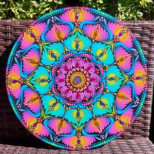 38 cm-es vibráló szivárvány mandala - Meska.hu
