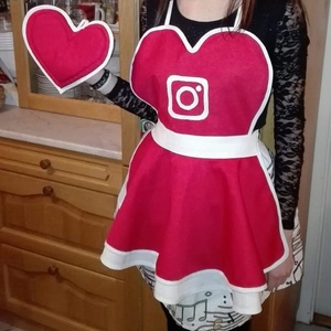 Csajos Instagram kötény hölgyeknek like kesztyűvel, névre szólóan - Meska.hu