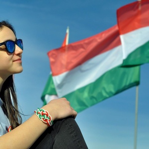 Nemzeti színű karkötő  - Meska.hu