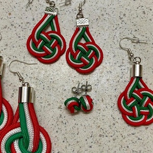 Nemzeti színű fülbevaló  - ékszer - fülbevaló - lógó fülbevaló - Meska.hu