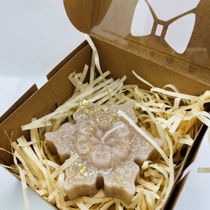 Bézs hópehely gyertya  Téli elegancia aranyfényben - otthon & életmód - gyertya, illat, aroma - gyertya - Meska.hu