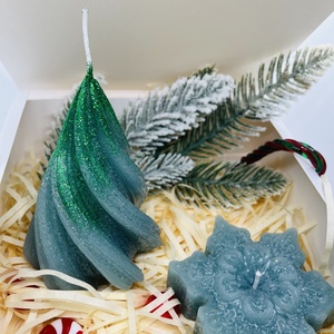 Zöld karácsonyi gyertyaszett  karácsonyfa és hópehely, csillámos díszítéssel, Otthon & Életmód, Gyertya, illat, aroma, Gyertya, Gyertya-, mécseskészítés, MESKA