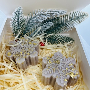 Beige hópehely gyertya szett� Téli elegancia aranyfényben_2, Karácsony, Karácsonyi lakásdekoráció, Karácsonyi illatgyertya, mécses, Gyertya-, mécseskészítés, MESKA