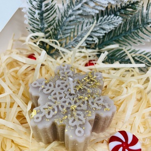 Beige hópehely gyertya szett� Téli elegancia aranyfényben_2 - karácsony - karácsonyi lakásdekoráció - karácsonyi illatgyertya, mécses - Meska.hu