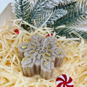 Beige hópehely gyertya szett� Téli elegancia aranyfényben_2 - karácsony - karácsonyi lakásdekoráció - karácsonyi illatgyertya, mécses - Meska.hu