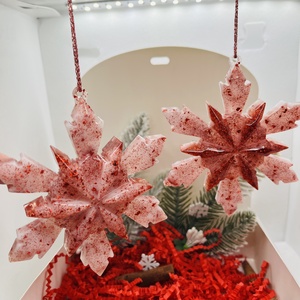 Piros Csillámos Epoxy Hópehely Dísz - karácsony - karácsonyi lakásdekoráció - karácsonyfadíszek - Meska.hu