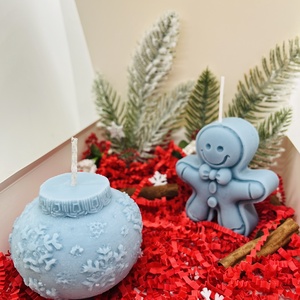 Hópelyhes Gömb Gyertya És Mézeskalács Figuragyertya - karácsony - karácsonyi lakásdekoráció - karácsonyi illatgyertya, mécses - Meska.hu