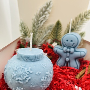Hópelyhes Gömb Gyertya És Mézeskalács Figuragyertya, Karácsony, Karácsonyi lakásdekoráció, Karácsonyi illatgyertya, mécses, Gyertya-, mécseskészítés, MESKA