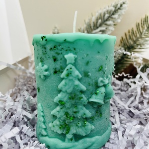 Fenyőfás Rénszarvasos Gyertya- Zöld - karácsony - karácsonyi lakásdekoráció - karácsonyi illatgyertya, mécses - Meska.hu