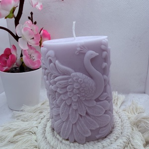 Kézműves pávás díszgyertya � elegáns, pasztell lila különlegesség - Meska.hu