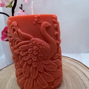 Kézműves pávás díszgyertya - korallpiros színű , Otthon & Életmód, Gyertya, illat, aroma, Gyertya, Gyertya-, mécseskészítés, MESKA