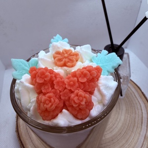 Pillangós üveges d�szgyertya, virággal és kis levelekkel, Otthon & Életmód, Gyertya, illat, aroma, Gyertya, Gyertya-, mécseskészítés, MESKA