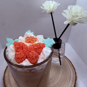 Pillangós üveges d�szgyertya, virággal és kis levelekkel - otthon & életmód - gyertya, illat, aroma - gyertya - Meska.hu