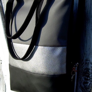 CITY BAG HÁTIZSÁK/OLDALTÁSKA/VÁLLTÁSKA : Fekete szürkével és antik ezüsttel - táska & tok - variálható táska - Meska.hu CITY BAG HÁTIZSÁK/OLDALTÁSKA/VÁLLTÁSKA : Fekete szürkével és antik ezüsttel - táska & tok - variálható táska - Meska.hu