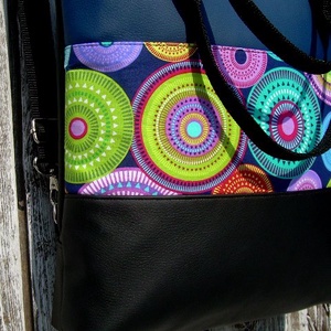 CITY BAG HÁTIZSÁK/OLDALTÁSKA/VÁLLTÁSKA : Színpompás körök feketével és kékkel:) - táska & tok - hátizsák - hátizsák - Meska.hu CITY BAG HÁTIZSÁK/OLDALTÁSKA/VÁLLTÁSKA : Színpompás körök feketével és kékkel:) - táska & tok - hátizsák - hátizsák - Meska.hu