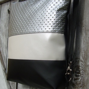 CITY BAG HÁTIZSÁK/OLDALTÁSKA : Egy kis luxus ezüsttel és gyöngyházzal - táska & tok - hátizsák - hátizsák - Meska.hu CITY BAG HÁTIZSÁK/OLDALTÁSKA : Egy kis luxus ezüsttel és gyöngyházzal - táska & tok - hátizsák - hátizsák - Meska.hu