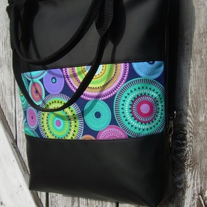 CITY BAG HÁTIZSÁK/OLDALTÁSKA/VÁLLTÁSKA : Fekete bőr színpompás körökkel - táska & tok - hátizsák - hátizsák - Meska.hu