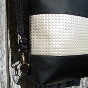 CITY BAG HÁTIZSÁK/OLDALTÁSKA : Fekete elegancia gyöngyházzal - táska & tok - hátizsák - hátizsák - Meska.hu