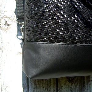 CITY BAG HÁTIZSÁK/OLDALTÁSKA/VÁLLTÁSKA : Fekete elegancia szőtt hatású bőrrel - táska & tok - hátizsák - Meska.hu CITY BAG HÁTIZSÁK/OLDALTÁSKA/VÁLLTÁSKA : Fekete elegancia szőtt hatású bőrrel - táska & tok - hátizsák - Meska.hu