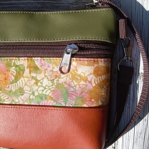 MINI CITY BAG/ÖVTÁSKA : Variációk batikra barna és zöld bőrrel 2. - táska & tok - övtáska - Meska.hu MINI CITY BAG/ÖVTÁSKA : Variációk batikra barna és zöld bőrrel 2. - táska & tok - övtáska - Meska.hu