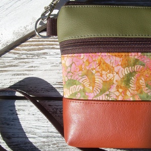 MINI CITY BAG/ÖVTÁSKA : Variációk batikra barna és zöld bőrrel 2. - táska & tok - övtáska - Meska.hu MINI CITY BAG/ÖVTÁSKA : Variációk batikra barna és zöld bőrrel 2. - táska & tok - övtáska - Meska.hu