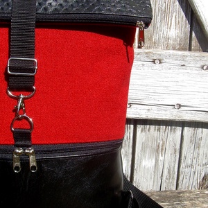  ROLL TOP CITY BAG : Elegáns fekete és bíborvörös - táska & tok - hátizsák - roll top hátizsák - Meska.hu